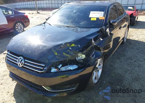2012 Volkswagen Passat 2.5L Se z USA, uszkodzony, nr VIN 1VWBP7A30CC075254